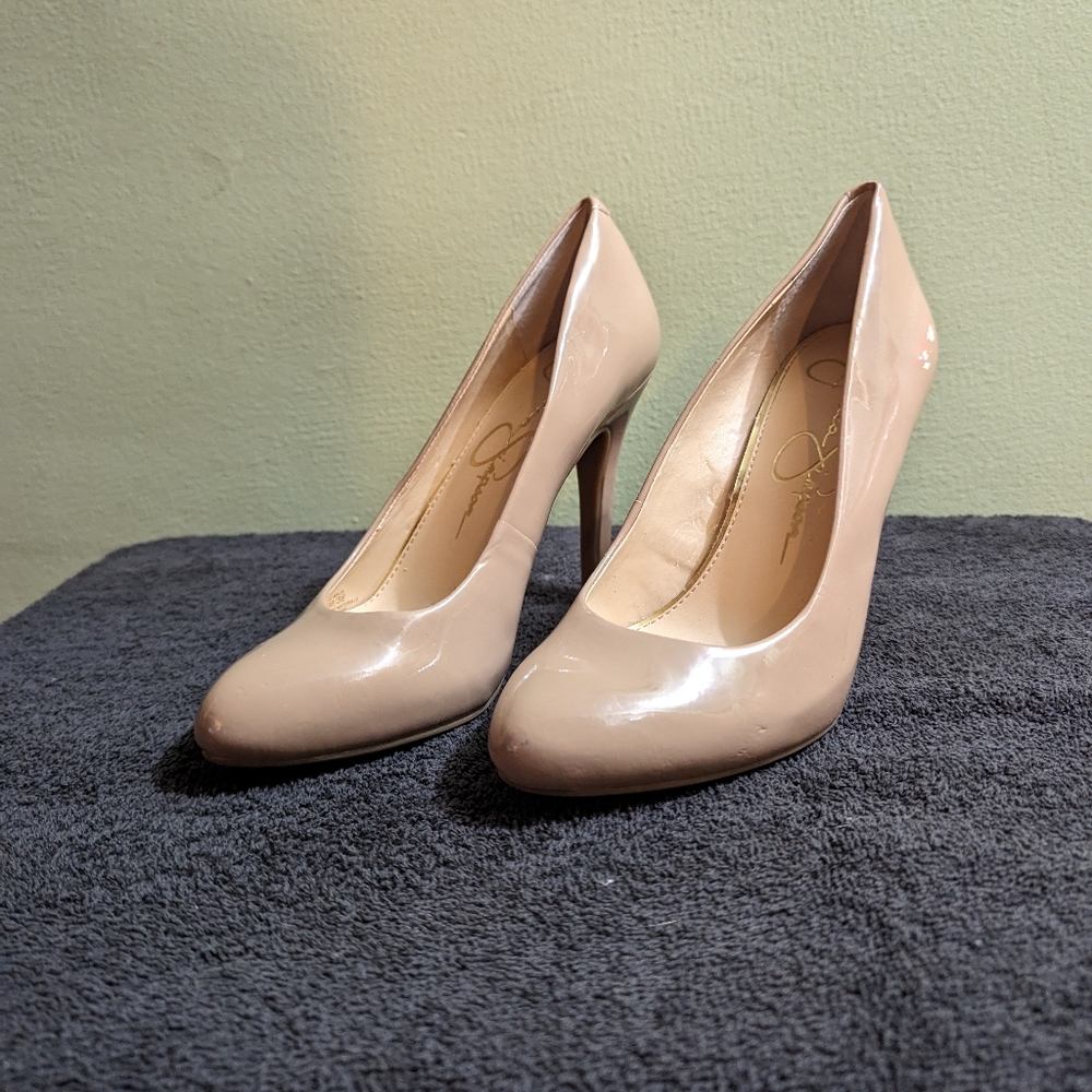 Jessica Simpson pumps